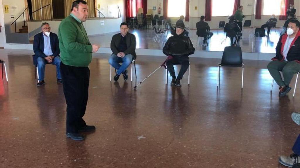 Muñoz en una formación de cargos locales de Vox en Castellón.