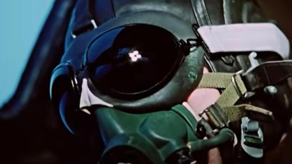 Gafas protectoras que la tripulación aérea se puso en la prueba.