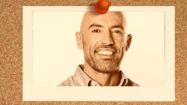 El presentador Emilio Pineda en un montaje de El Español.