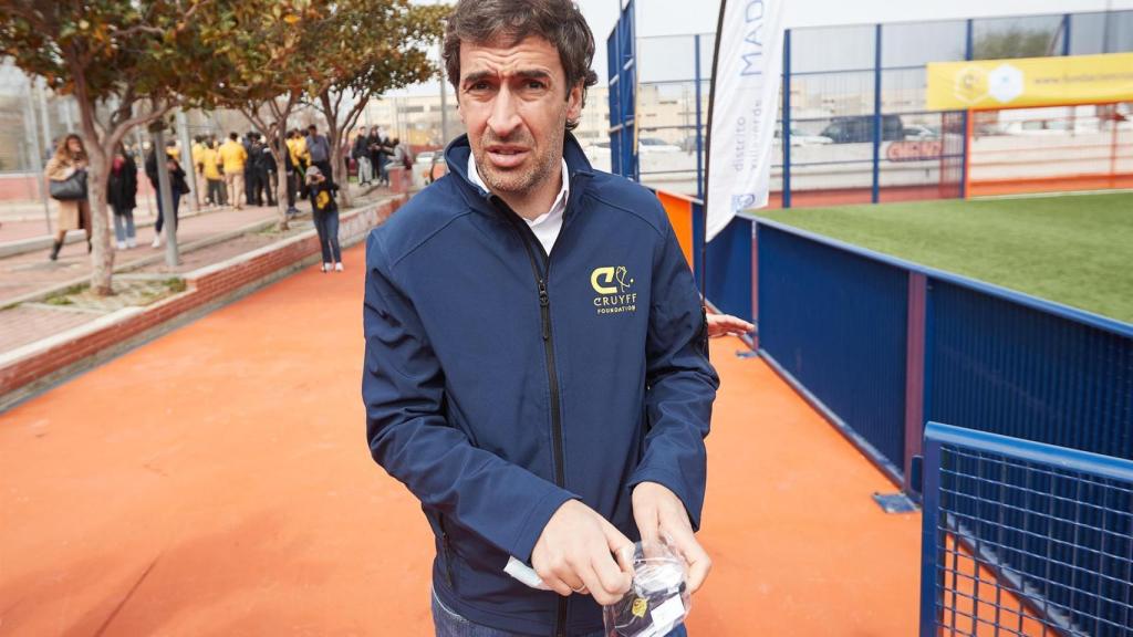 Raúl González, padrino del Cruyff Court durante su inauguración