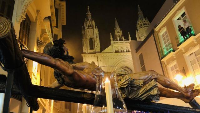 El Santísimo Cristo de la Crucifixión en el vía-crucis extraordinario de la Agrupación de Cofradías.