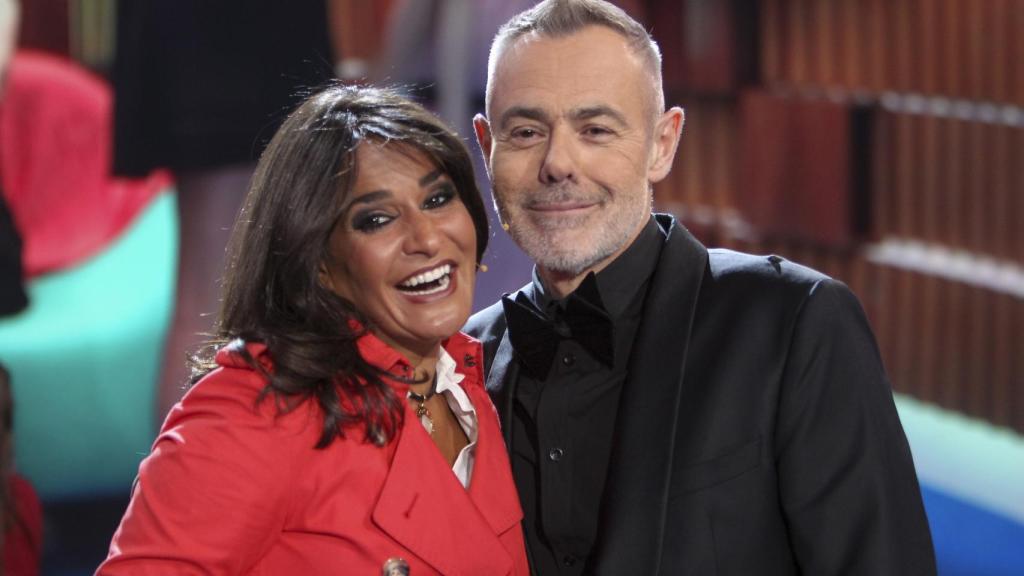 Aída Nizar junto al presentador Jordi González.