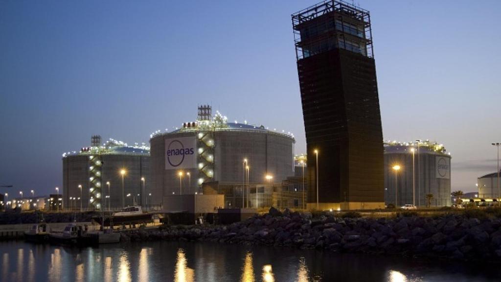 Planta de regasificación de Barcelona, la más antigua de España y de la Europa continental.
