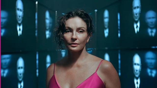 Natalya Sindeyeva en el cartel de 'Fuck this job'.