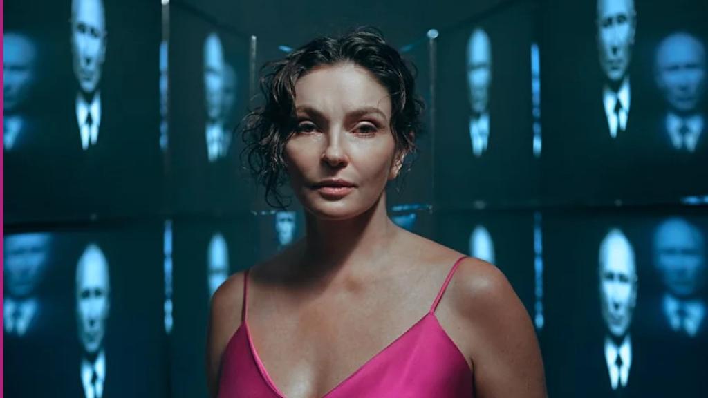 Natalya Sindeyeva en el cartel de 'Fuck this job'.