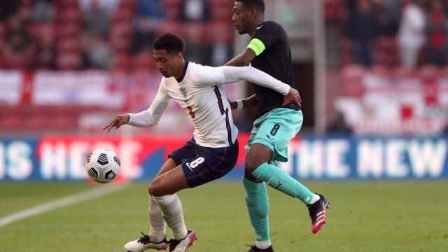 Jude Bellingham y David Alaba, durante un partido entre Inglaterra y Austria.
