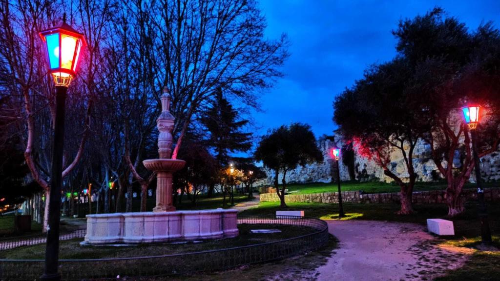 Las farolas de colores del parque de San Martín de abajo