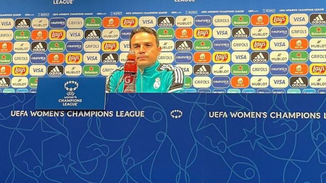 Alberto Toril, en rueda de prensa de la Women's Champions League