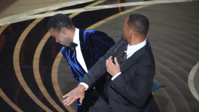 Will Smith abofetea a Chris Rock en la Gala de los Oscar.