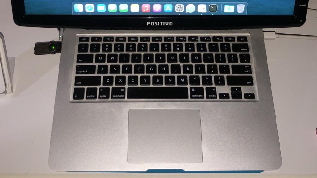 MacBook sin pantalla.