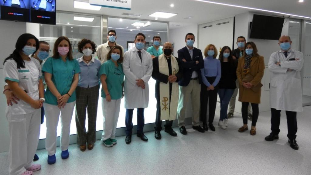 Asistentes a la inauguración de la nueva UCI de Quirónsalud Toledo.