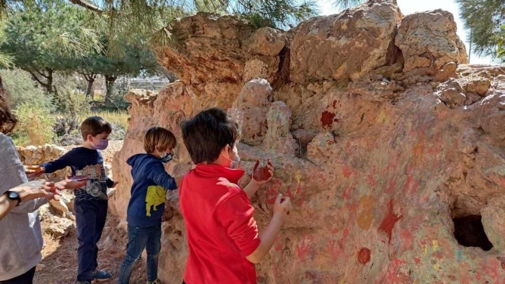 Hacer el capitán cavernícola nunca fue tan divertido.