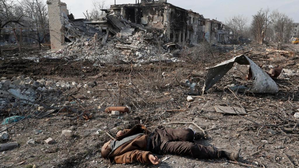 Destrozos y ruinas en Volnovaja.
