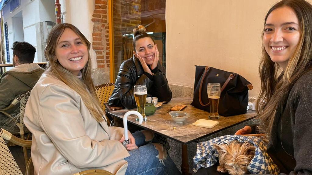 Daniela, Daniela y Victoria, en Madrid