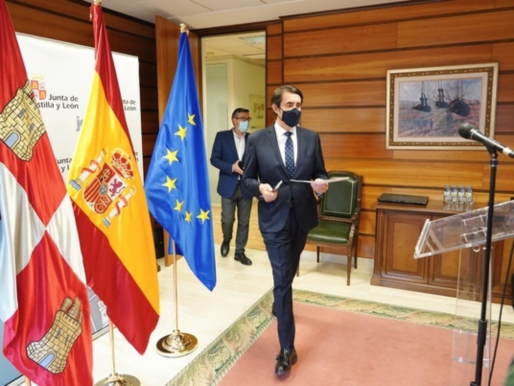 El consejero de Fomento en funciones, Juan Carlos Suárez-Quiñones, antes de su rueda de prensa de este miércoles.