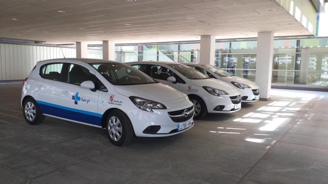 Imagen de archivo de los coches de los sanitarios del Sacyl