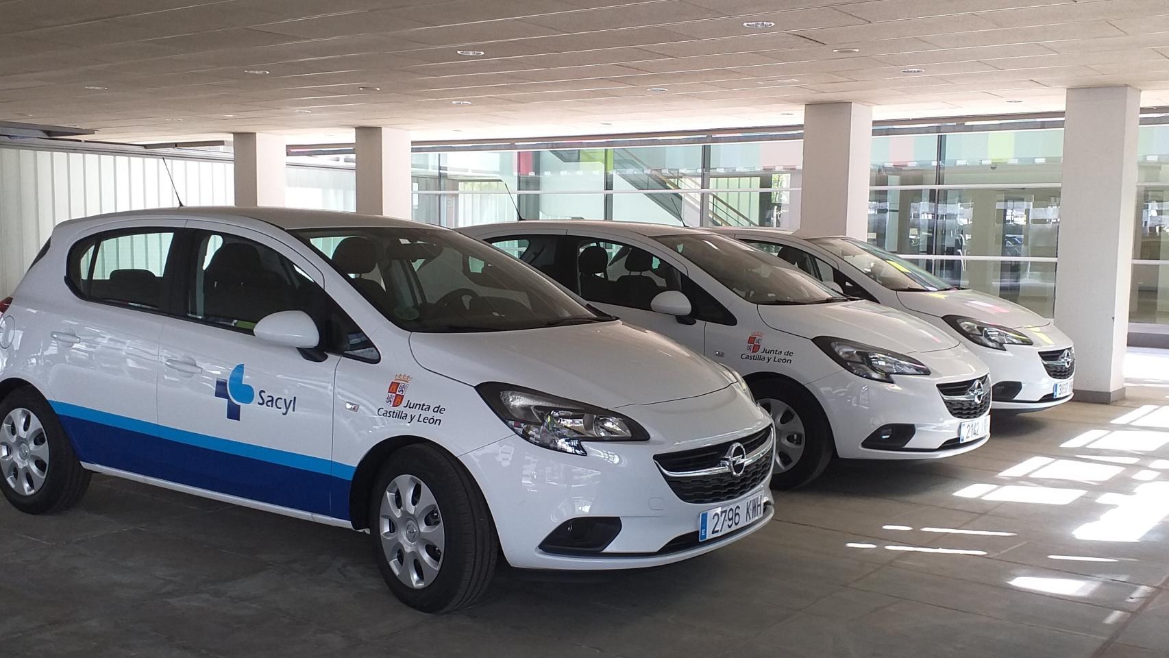 Imagen de archivo de los coches de los sanitarios del Sacyl