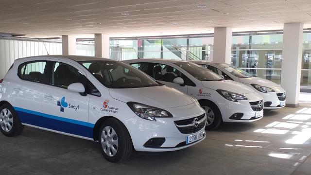 Imagen de archivo de los coches de los sanitarios del Sacyl