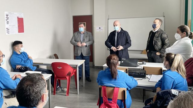 El gerente del Ecyl en Salamanca visita a los alumnos del programa formativo
