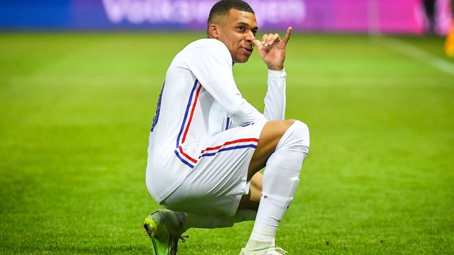 Kylian Mbappé celebra un gol con la selección de Francia