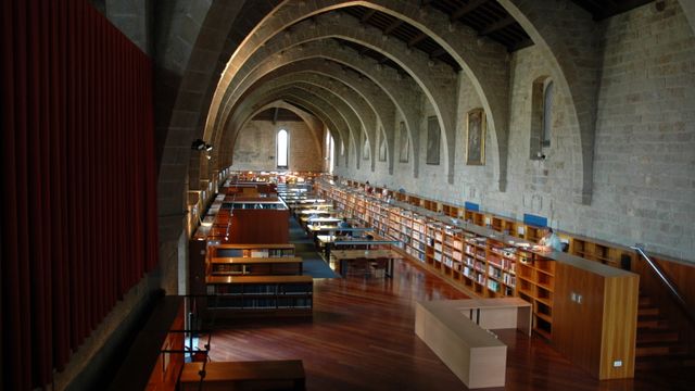 Sala interior de la Biblioteca de Catalunya
