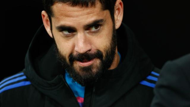 Isco Alarcón, en el banquillo del Real Madrid.