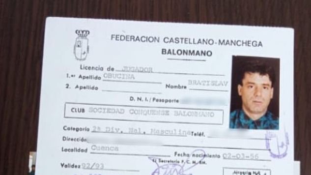 Ficha de 'Bata' Obucina. Foto: @fnbalonmano