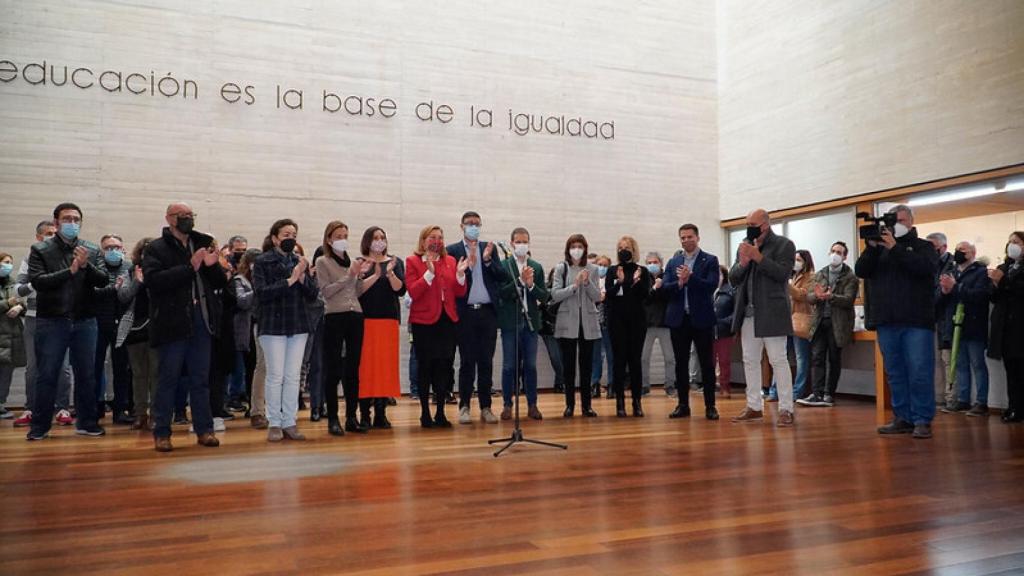 Unas 300 personas se concentran por la agresión a tres docentes en Sonseca