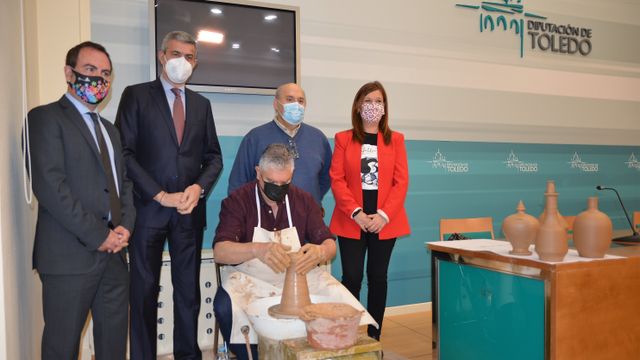 Álvaro Gutiérrez foto  presentación talleres artesanales aulas 30032022