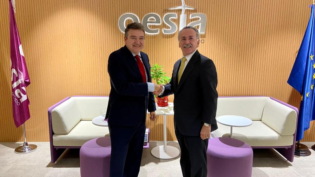 Luis Furnells, presidente ejecutivo de Grupo Oesía, y Germán Granda, director general de Forética