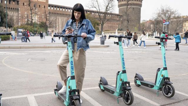 Imagen de unos patinetes TIER.