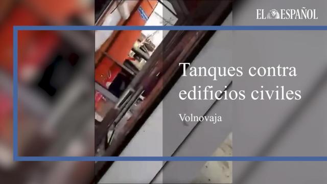 Crímenes contra civiles en Ucrania: Tanques contra edificios civiles en Volnovaja