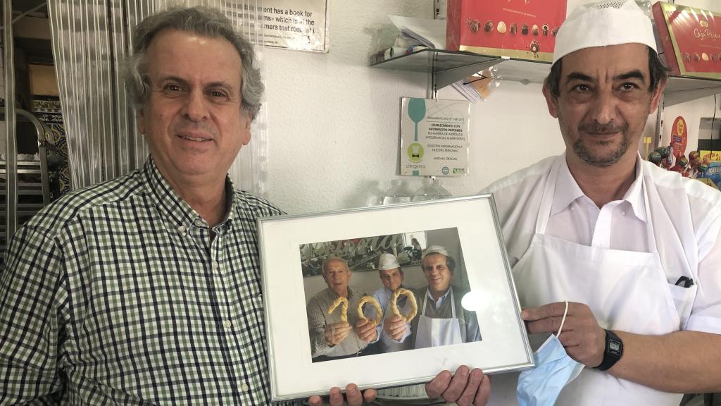 Tres generaciones de la familia Del Águila, contra viento y marea y ahora, con la misma inflación de 1985.