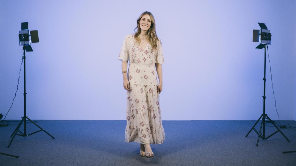 Alejandra Valero con un vestido de la nueva colección.
