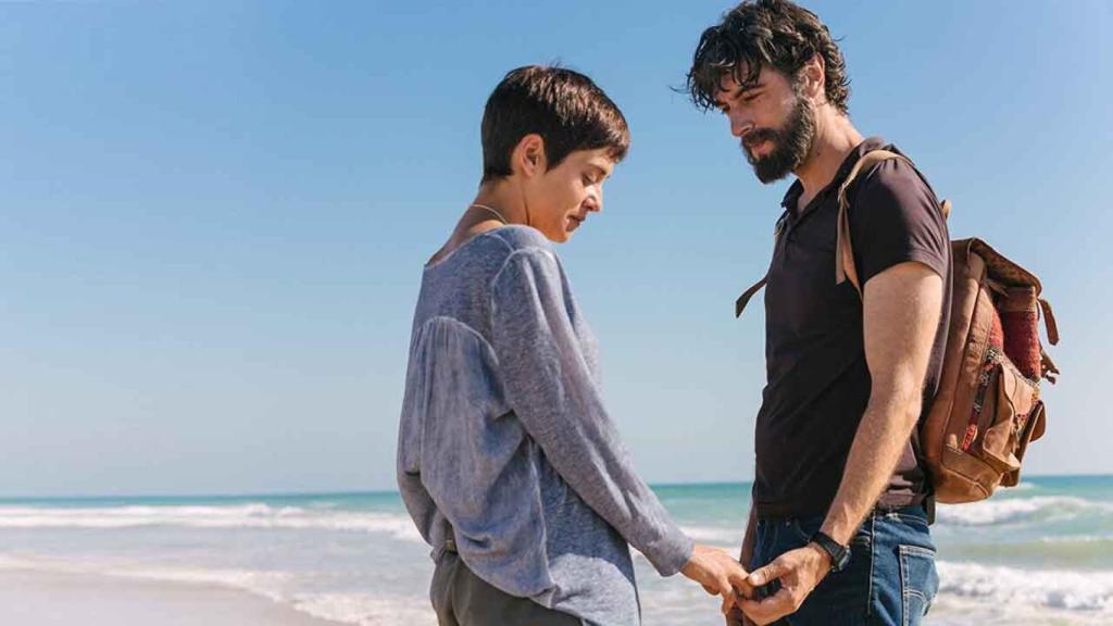 María León y Javier Rey se quieren en 'Sin fin'.