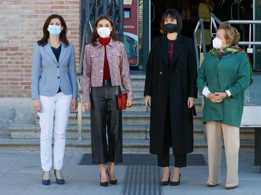 La cardióloga y secretaria general de investigación, Raquel Yotti, la reina Letizia, la ministra de Ciencia e Innovación, Diana Morant y la presidenta del CSIC, Rosa Menéndez, en el encuentro con mujeres científicas y emprendedoras.