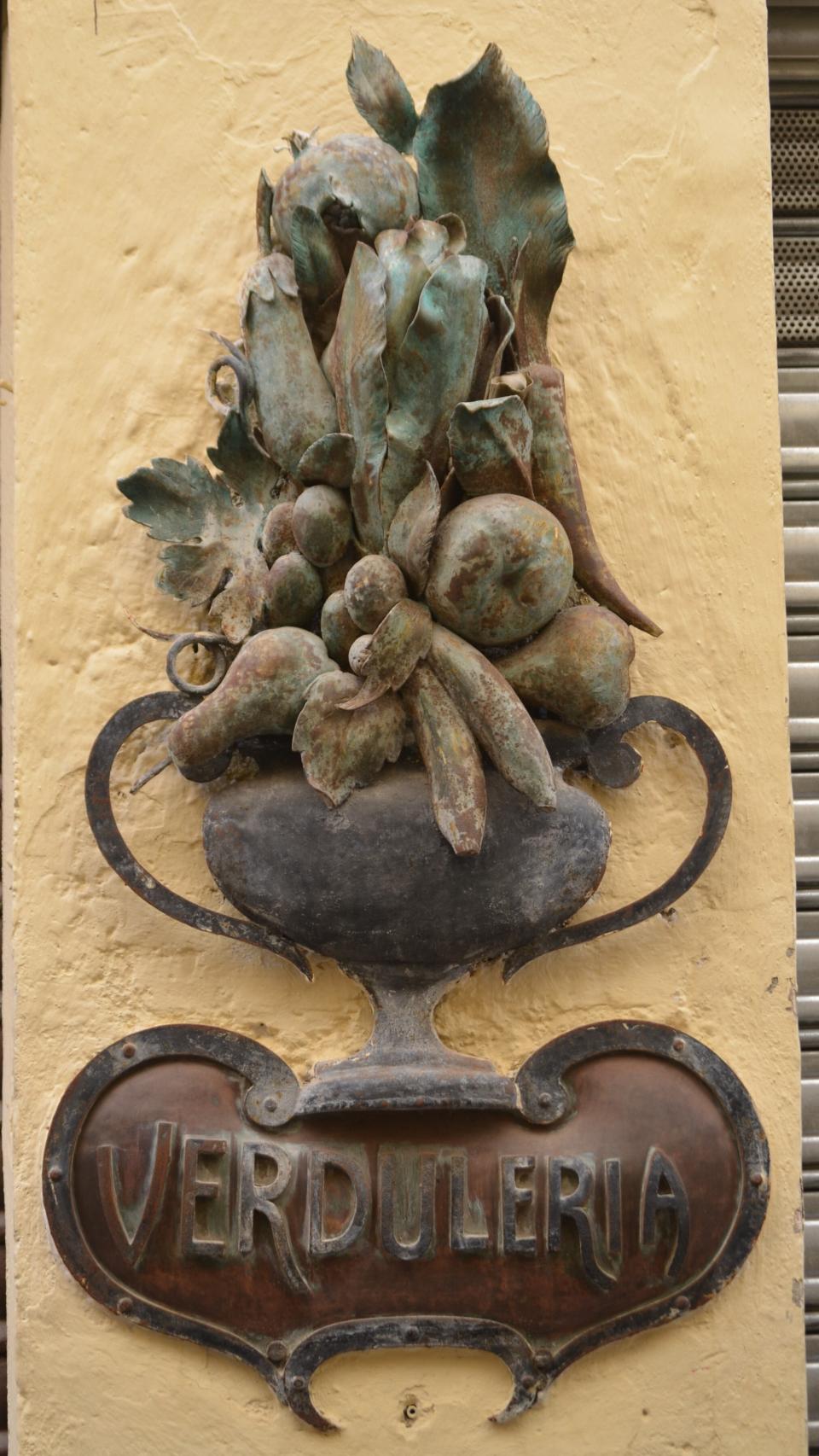 Algunos rótulos son auténticas obras de arte.