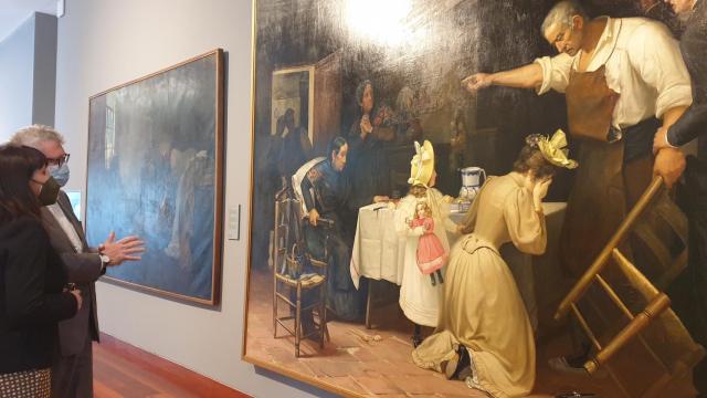 Miguel Falomir y Julia Parra, durante la visita al Mubag con los fondos cedidos por el Prado.