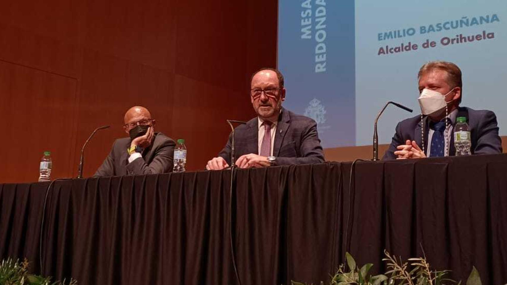 Federico Ros, Emilio Bascuñana y Armando Ortuño, en la Lonja de Orihuela.
