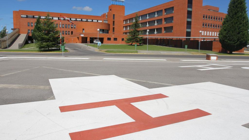 Hospital El Bierzo donde se encuentra ingresada la mujer.