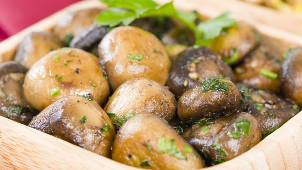 Champiñones al ajillo: receta fácil, rápida y rica.