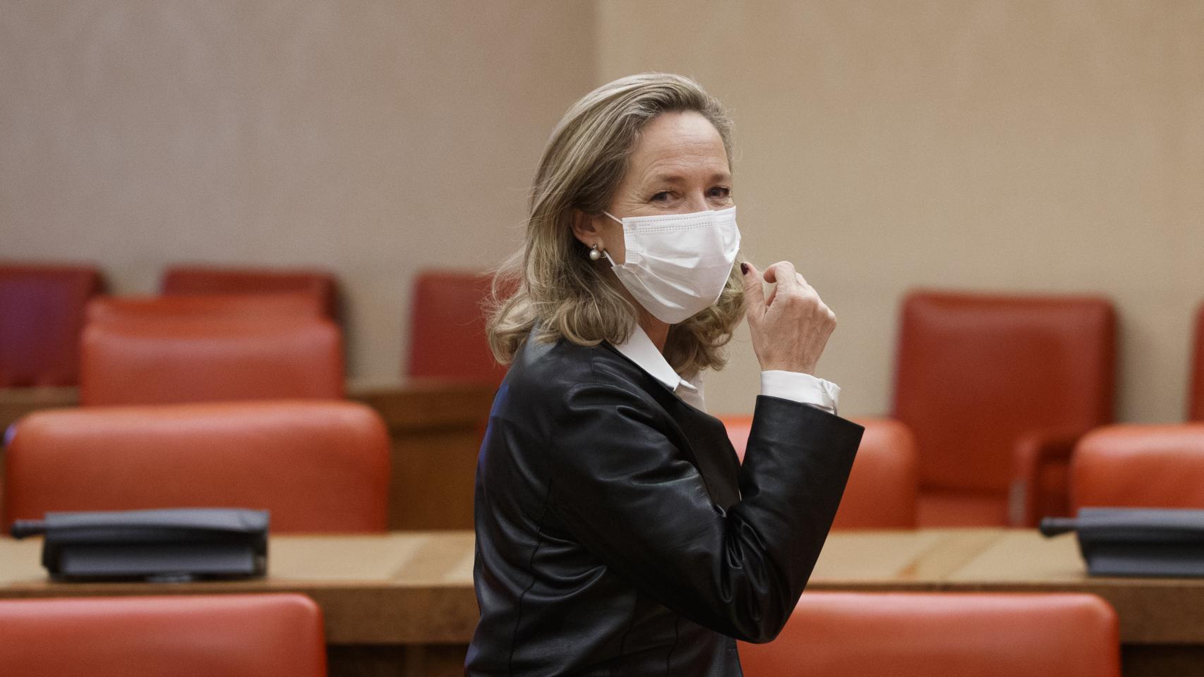 La vicepresidenta primera del Gobierno y ministra de Asuntos Económicos y Transformación Digital, Nadia Calviño, tras su intervención en el Congreso.