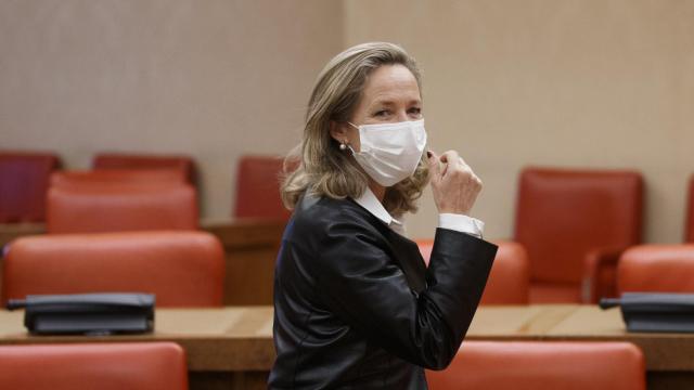 La vicepresidenta primera del Gobierno y ministra de Asuntos Económicos y Transformación Digital, Nadia Calviño, tras su intervención en el Congreso.