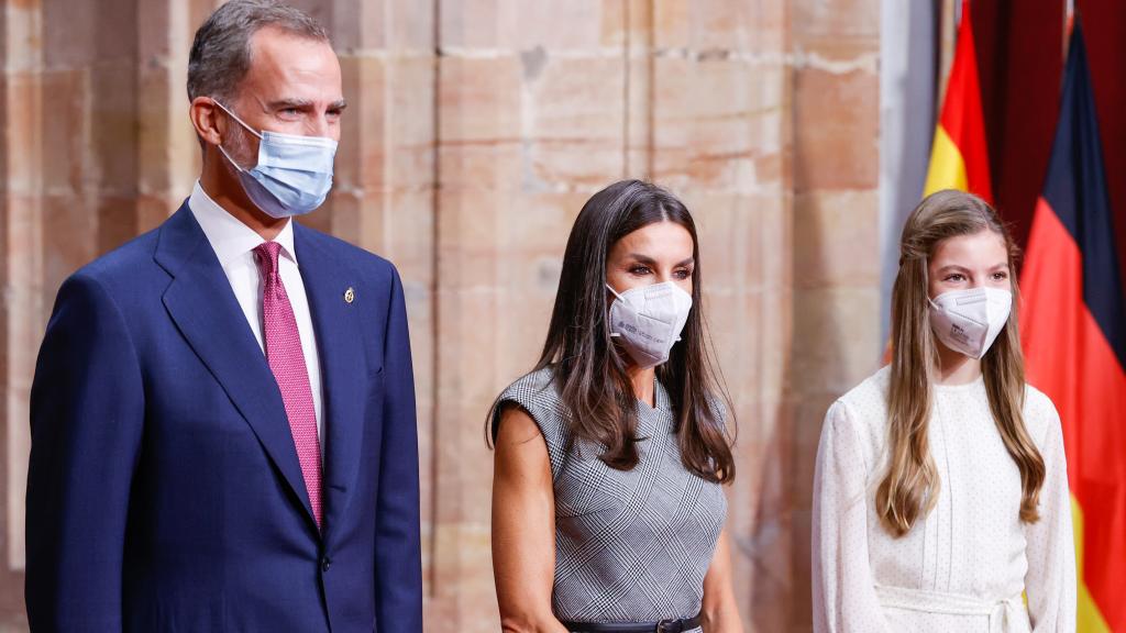 Los reyes Felipe y Letizia y la infanta Sofía en Asturias el pasado octubre.