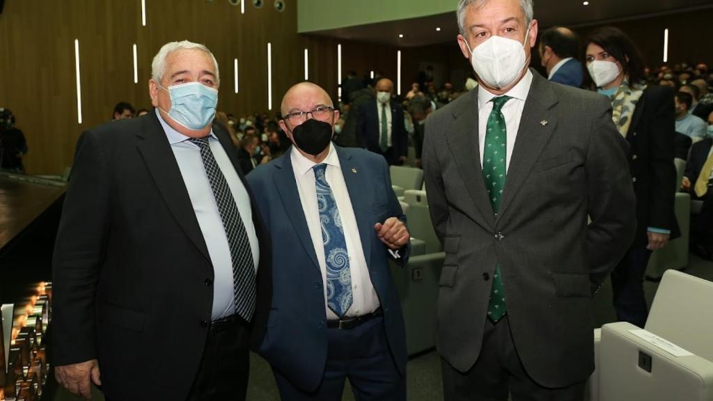 Javier López Martín, presidente de Eurocaja Rural, a la derecha.