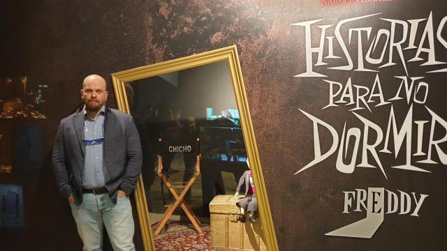 Alejandro Ibáñez participa en la exposición Evil Toys con Freddy, el muñeco que creó su padre, Chicho Ibáñez Serrador.