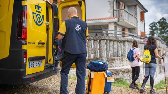 Correos facilitará el Camino de Santiago a los castellano y leoneses con su servicio Paq Mochila