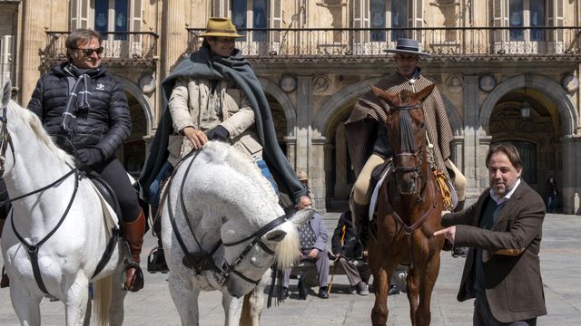El concejal de Turismo, Fernando Castaño, recibe a los jinetes ‘nebrisenses’