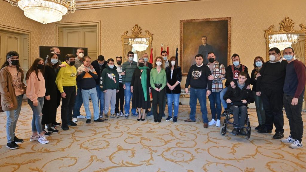 El Ayuntamiento de Salamanca recibe  a miembros de la Asociación Ariadna