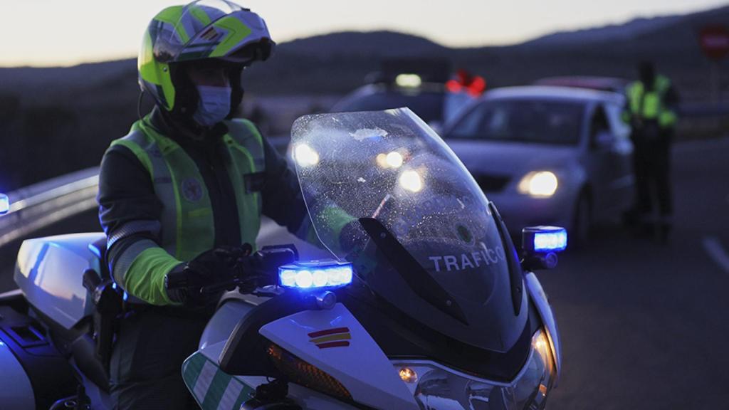 Un agente de la Guardia Civil de Tráfico.